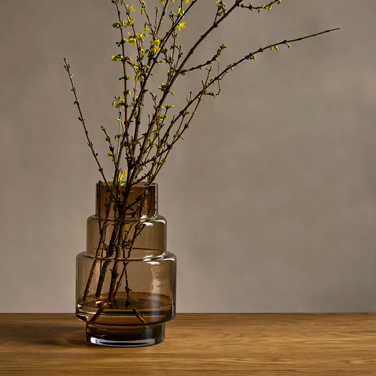 Hurricane no. 69 - Sepia brown, vase og lysestage - Ro Collection Denmark