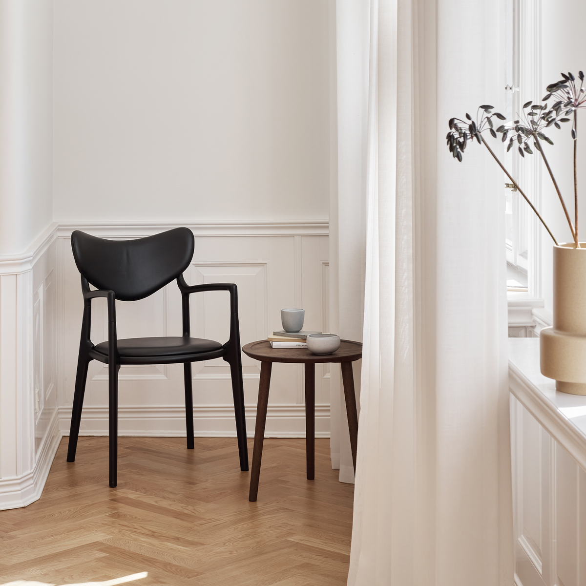 Dodona Coffee Table Ø 46, røget egetræ - Ro Collection Denmark