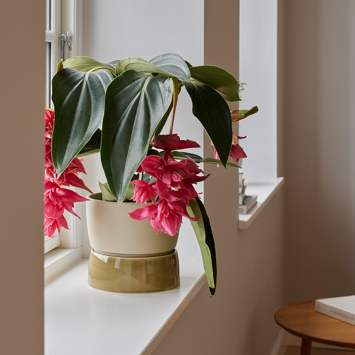 Two Tone Planter, Small - Artichoke green - Ro Collection Denmark