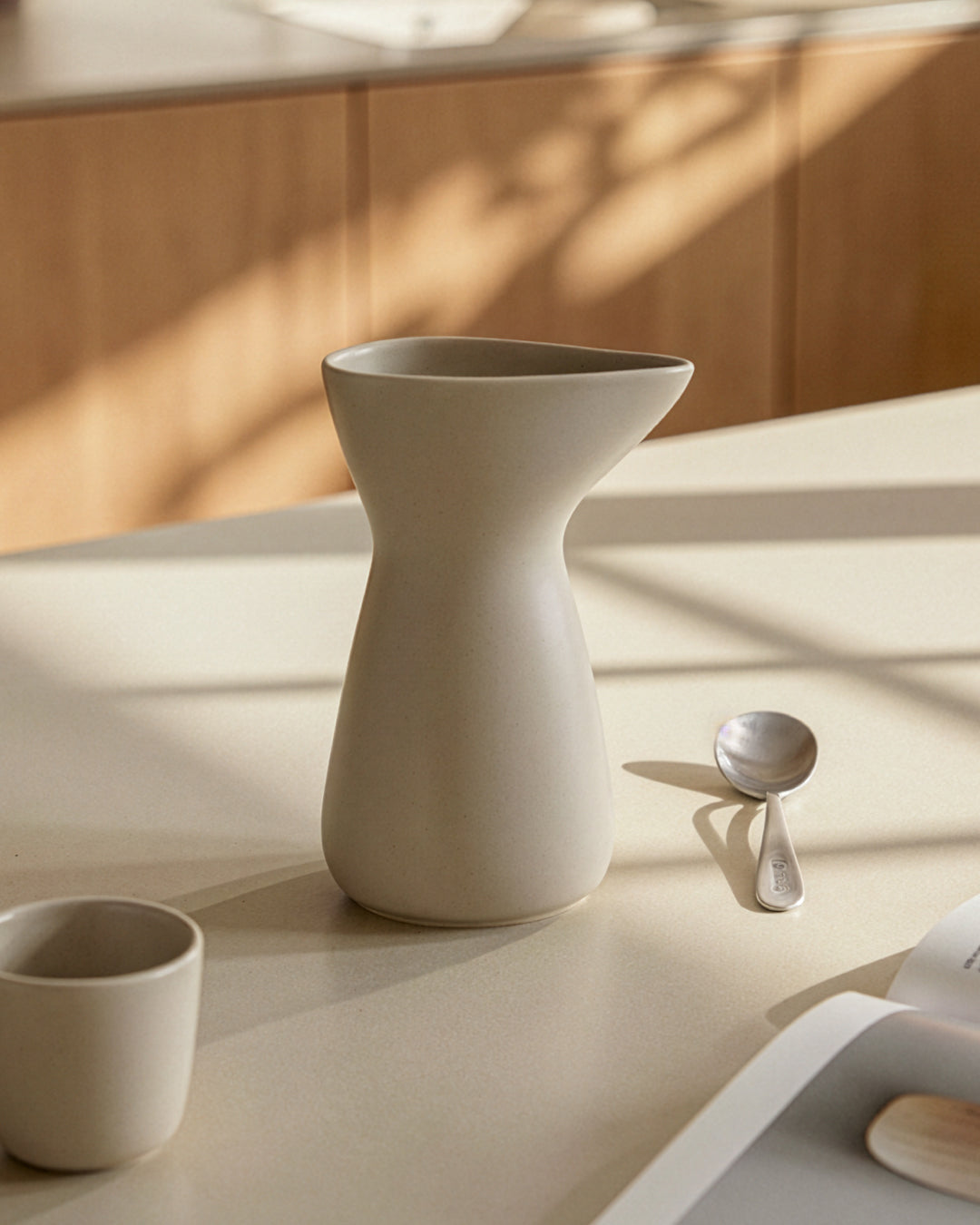 Signature Jug, Large - Soft sand - Ro Collection Denmark
