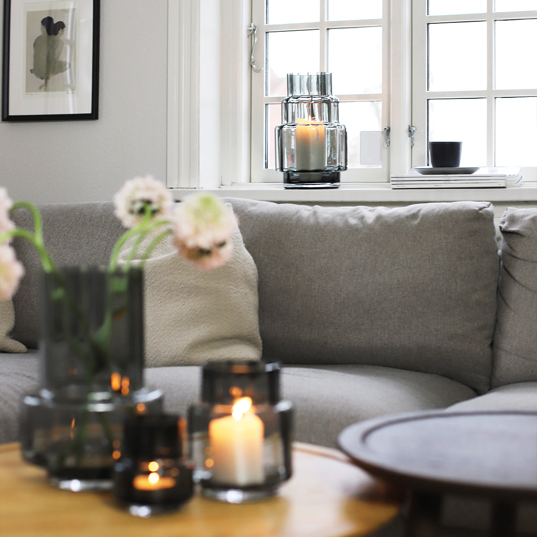 Hurricane Reflections no. 69 - Smoked grey, vase og lysestage - Ro Collection Denmark