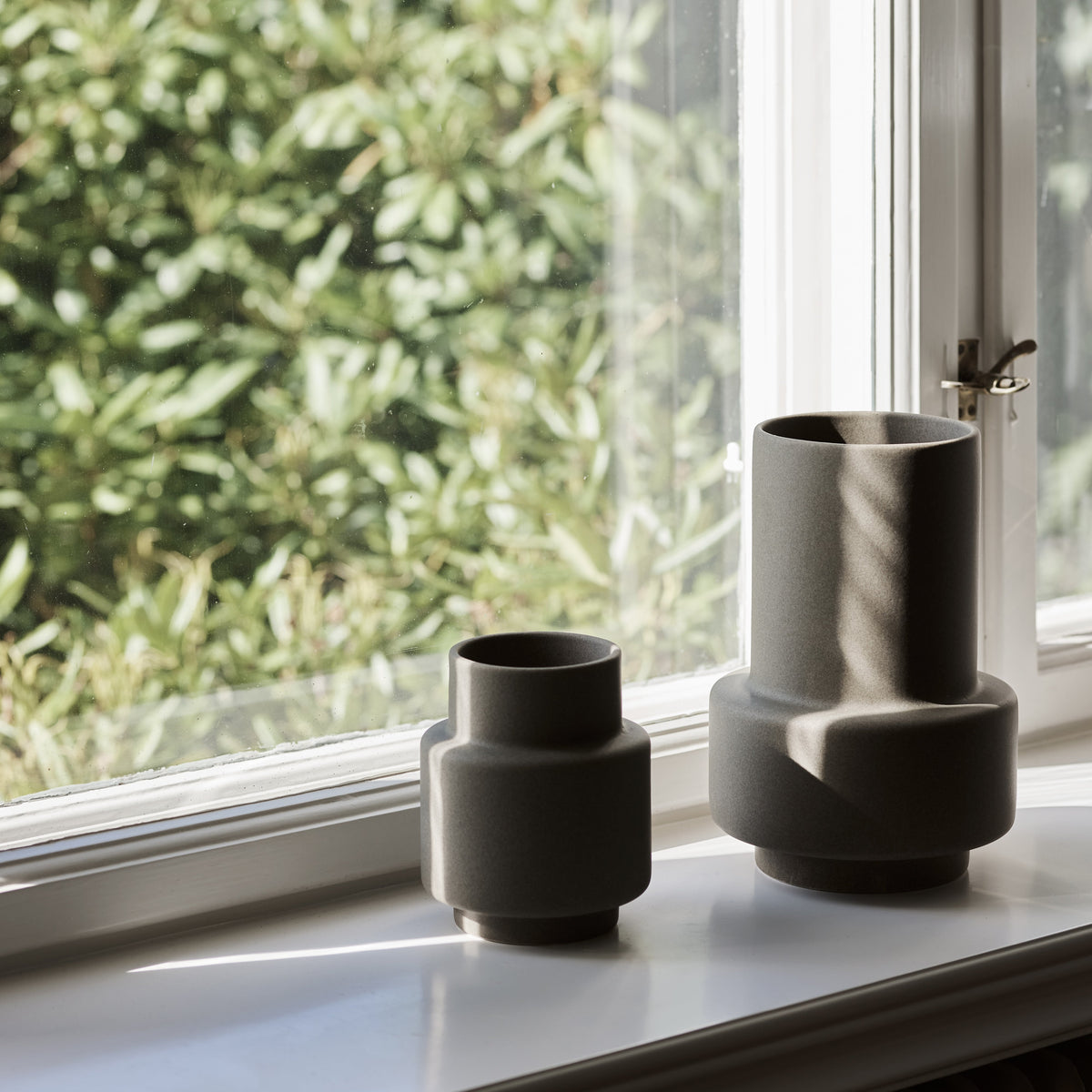 Hurricane Ceramic, Medium - Dark stone, vase - Ro Collection Denmark