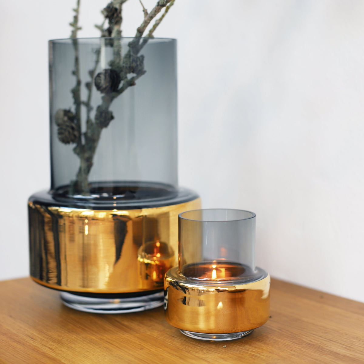 Hurricane Tealight no. 25 - Smoked grey & gold, vase og lysestage - Ro Collection Denmark